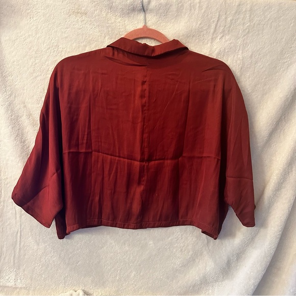 Cropped button blouse size Large- brand Timing - Picture 2 of 5